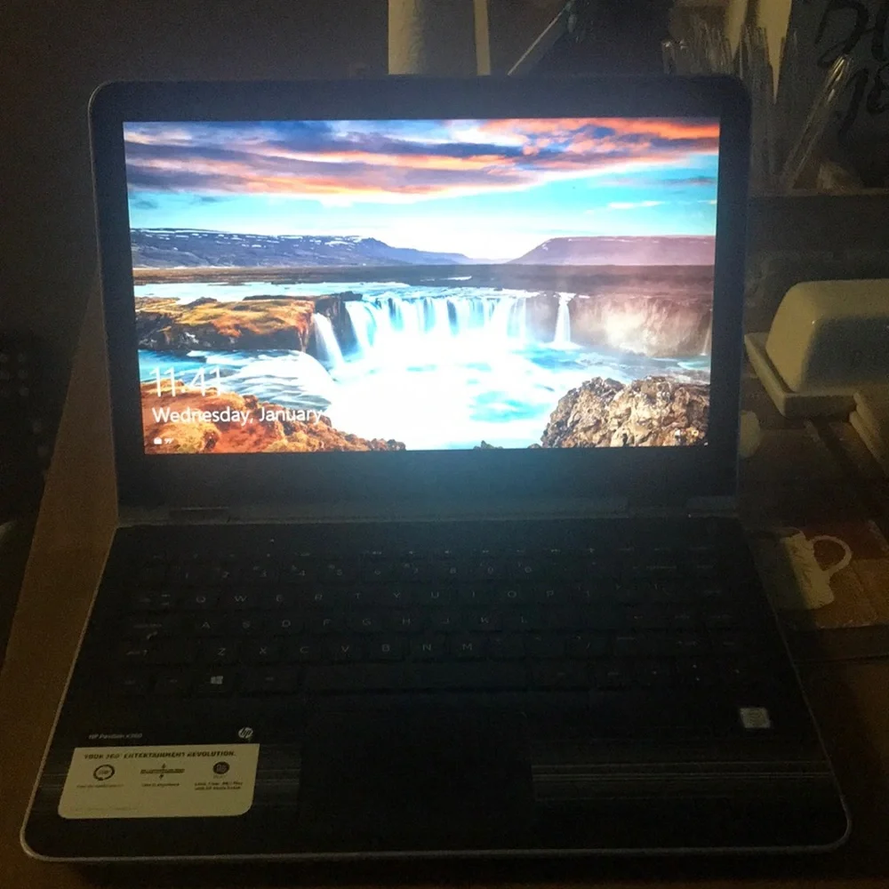 Hp silver touchscreen laptop, equipped with tablet mode .